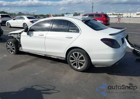 2015 Mercedes-Benz C 300 4Matic из США, поврежденный, VIN 55SWF4KB6FU019949